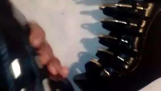 Perfectas plataformas negras shoejob cumshot