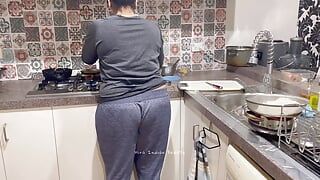 Hot Indian Kitchen: Love Making with Step Sister - Milf Big Ass is Eaten, Kissed and Pressed!