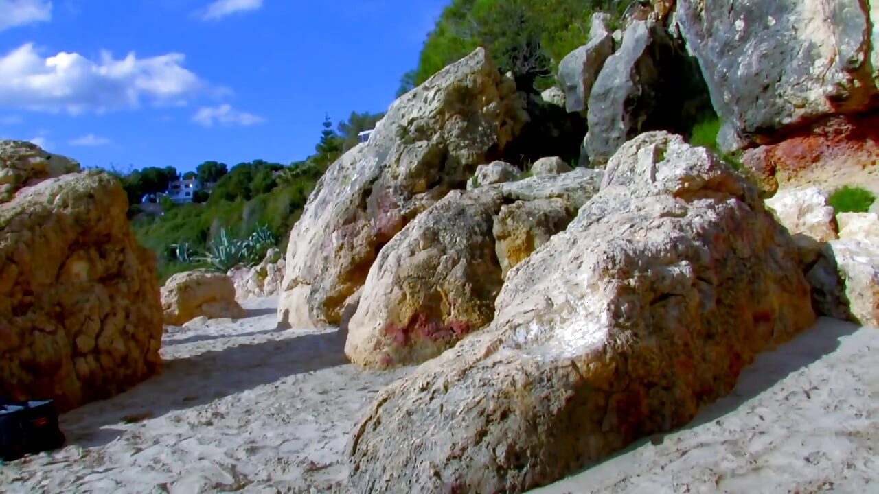 Loira gostosa leva no cu na praia