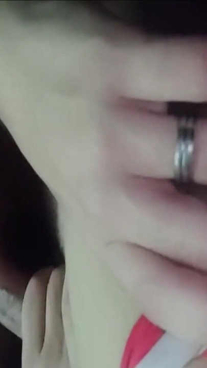 Поки дівчина чекає його, я ковтаю його сперму перед її будинком | Кліп 2