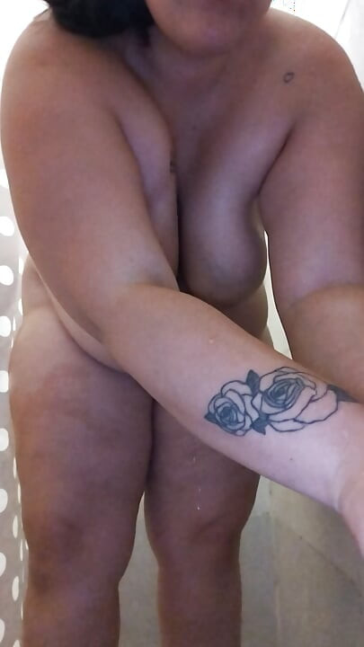 Chubby shaves while showering she loves it