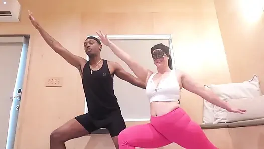Amateur-ehefrau nimmt BBC während heißer yoga-session