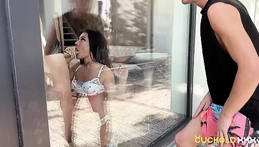 Cuckoldxxx - ateşli esmer Chloe Heart nişanlısını kilitliyor ve ona izletiyor
