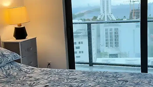 Fitte blondine denise anders gibt ein tolles training