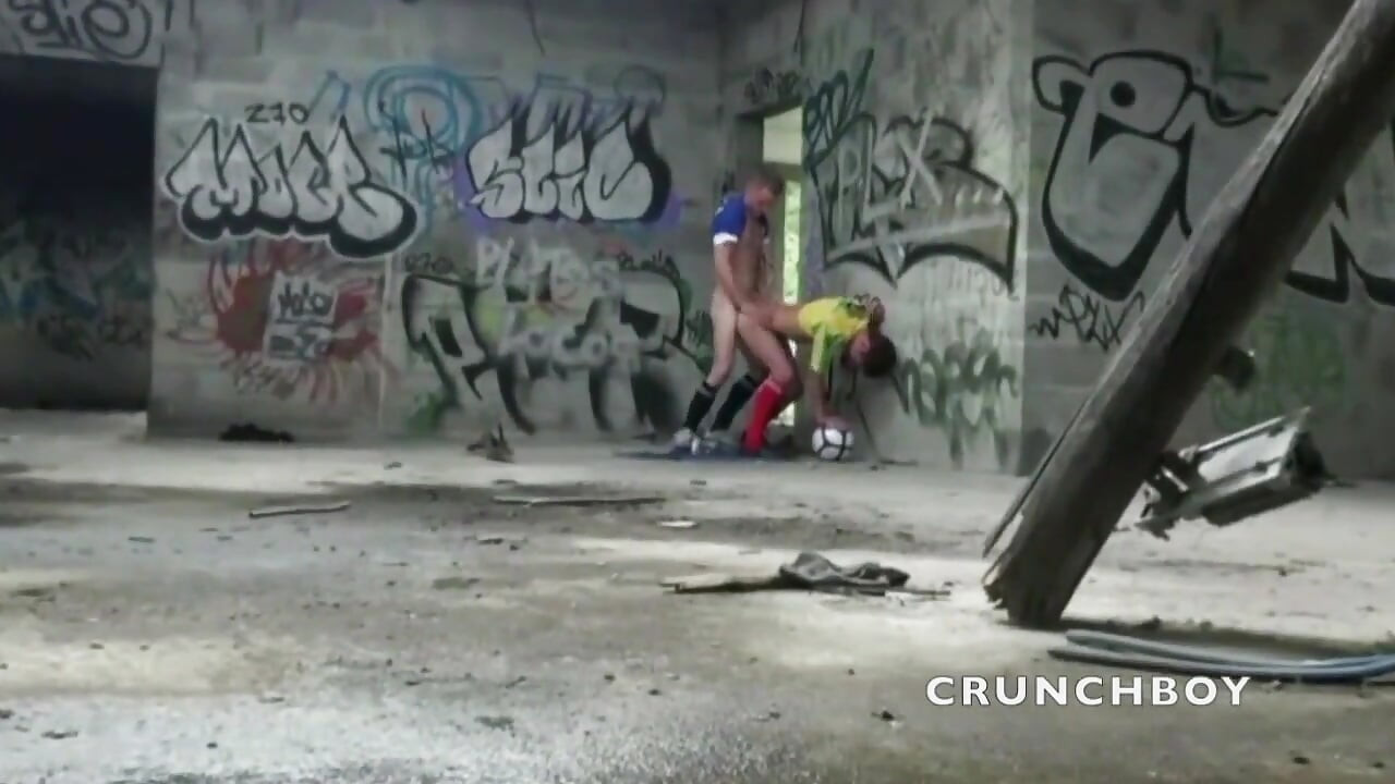 Two sexy young footballers fuck during the entertainement