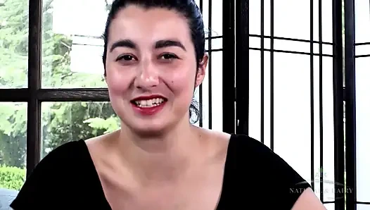 Süper kıllı kadınları seviyorsan, Wara'yı ve onun kalın, koyu kürkünü görmelisin.