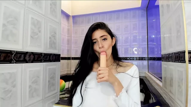 Huge boobs Kate getting orgasm in bathroom