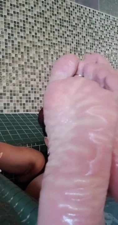 Divine Wet Wrinkles