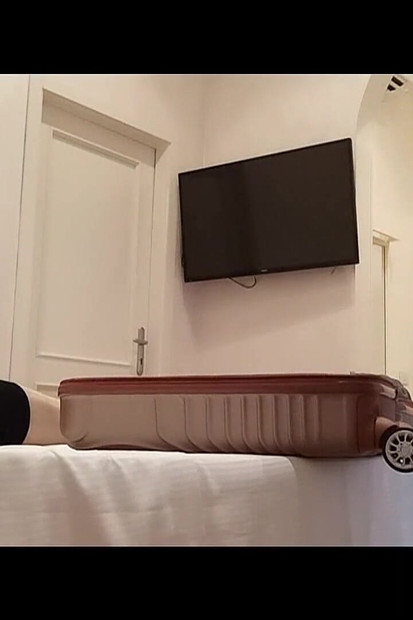 MILF in strümpfen und high heels, gefesselt und gefickt