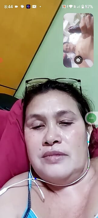 Đêm nay chúng tôi làm tình bằng cuộc gọi tình dục video