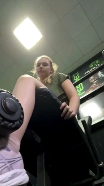 Extreme squirting in the gym with jucielussie | Clip 2