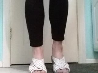 Black leggings, cute shoes & painted toes!