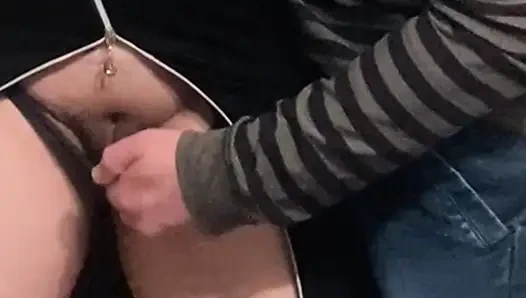 Omg!!! Fremder in überfüllter u-bahn - muschi fingern