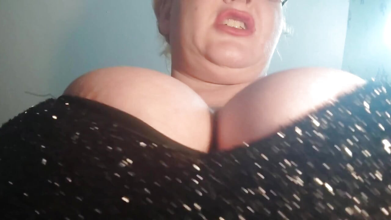 Scollatura fetish scena 2