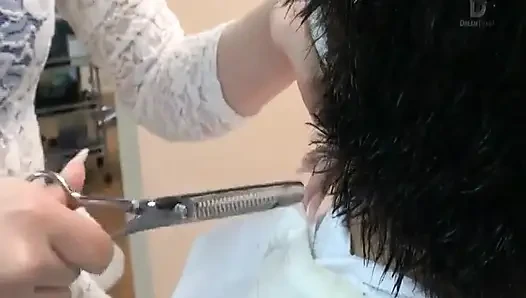 Güzellik salonu baştan çıkarma. Her hizmetin arkasında sessiz zevk.