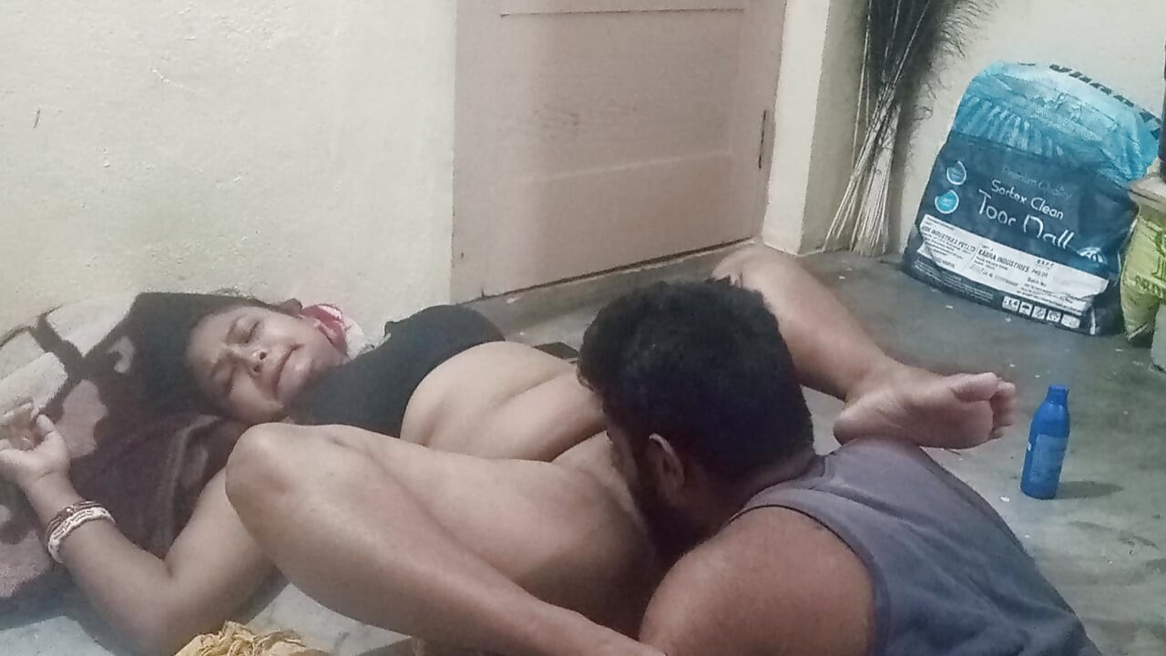 Съпруг, съпруга, пълно секси видео на хинди