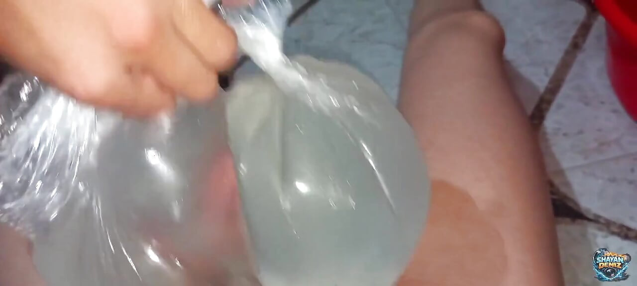 Eu estava brincando com meu brinquedo caseiro quando algo estranho aconteceu