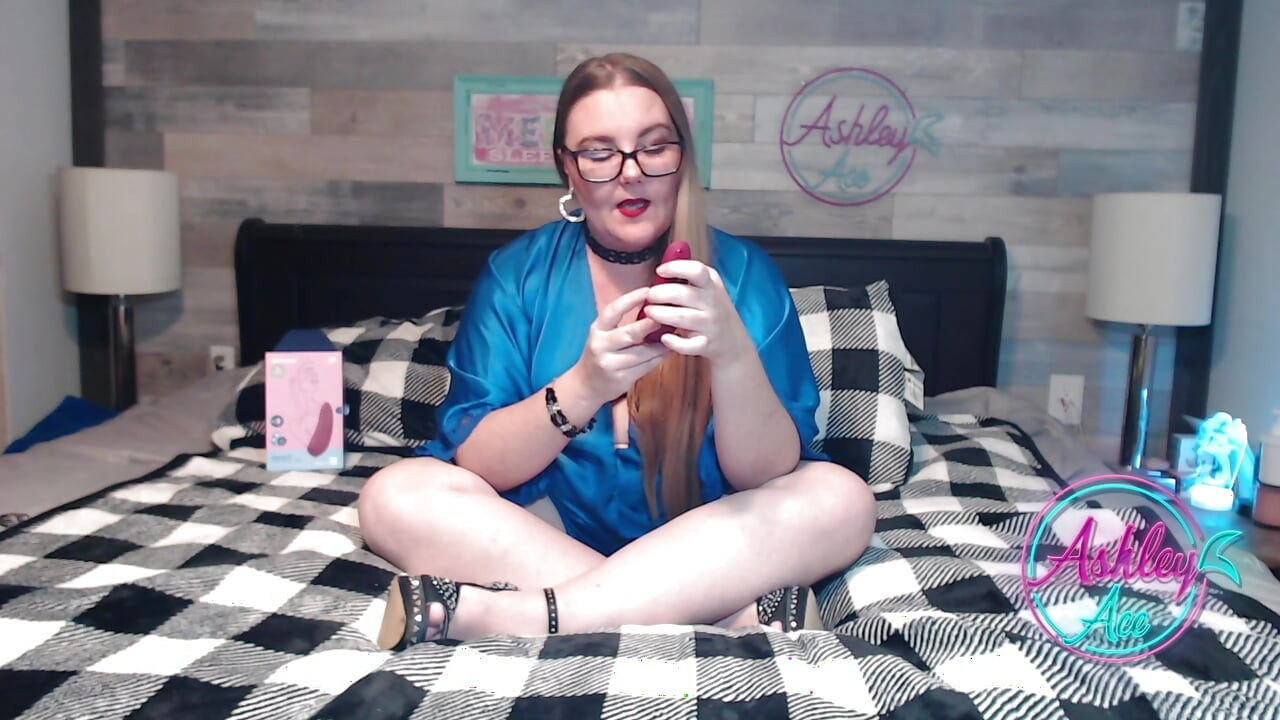 Ulasan Ashley Ace - Satisfyer Curvy 1