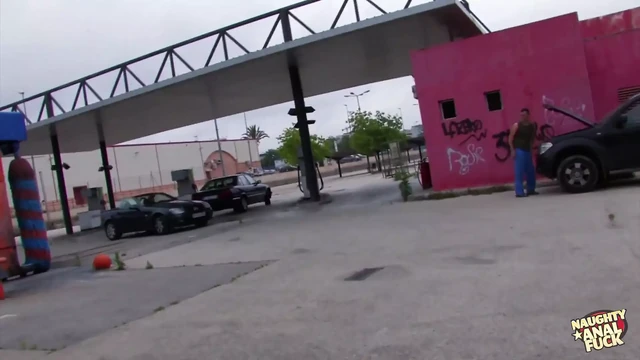 She Needed Help With Her Car but the Guy Also Provided Anal Sex for the Naughty Brunette in High Heels