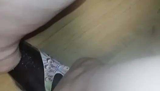 Обувь Birkenstock обрабатывается