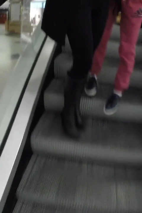 吉娜·格尔森、多莉·迪奥雷和萨曼塔在拍摄前的幕后