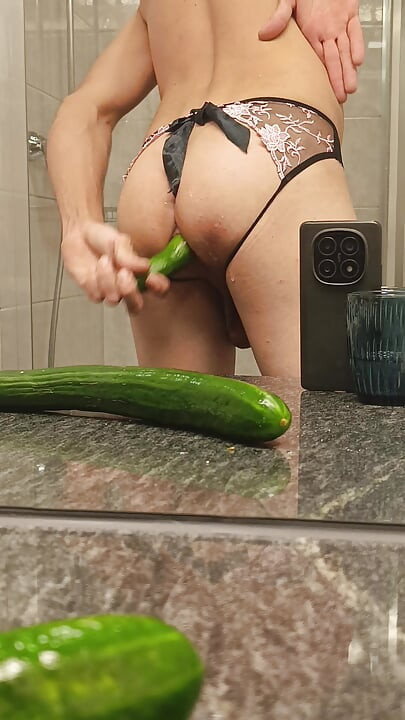 Märkä hauskanpito luonnollisilla dildoilla