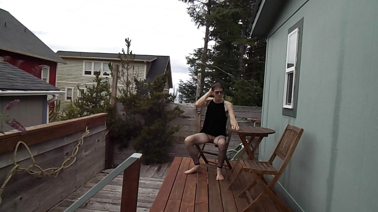 Kevinstockings wears fishnet out on the deck