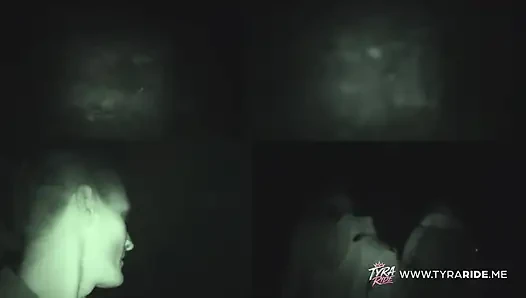 Pemotretan film dewasa di balik layar dengan pirang dan brunette