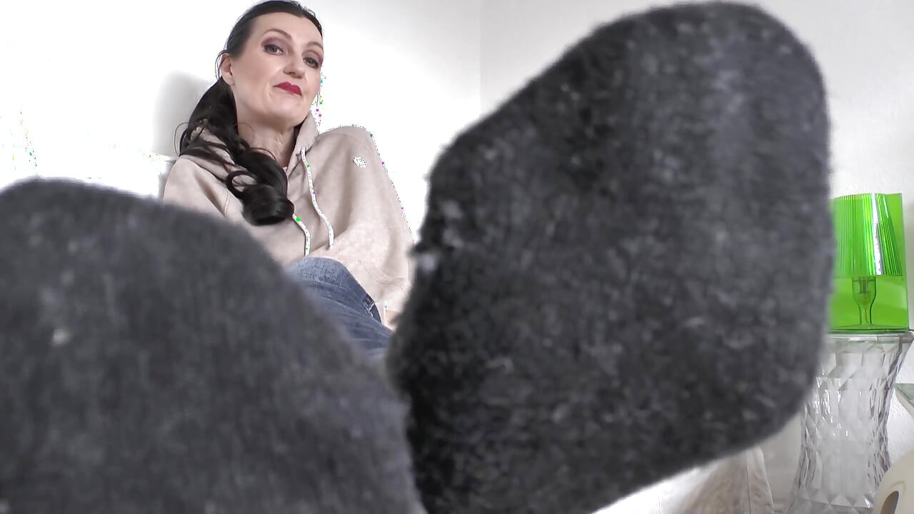 आज भी वे बदबूदार मोज़े सूँघते हैं, खुद का रस निकालते हैं और आपके शुक्राणु को चाटते हैं! लेडी विक्टोरिया वैलेंटे