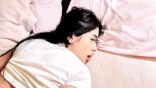 Menginap Dengan Teman Lesbian Saya Mengakhiri Seksnya yang Intens