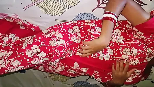 Desi bhabhi masturbasi sendirian di rumah