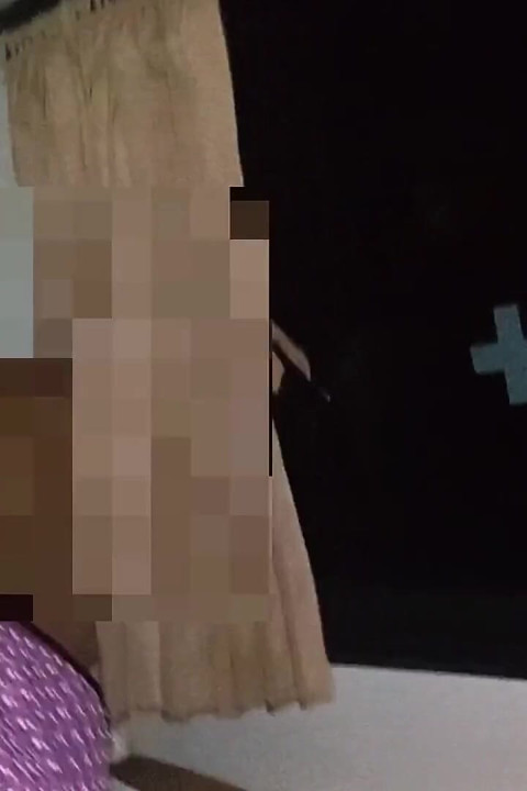 Felación arriesgada en el autobús de aire acondicionado. Caliente desi Priti Bhabhi.