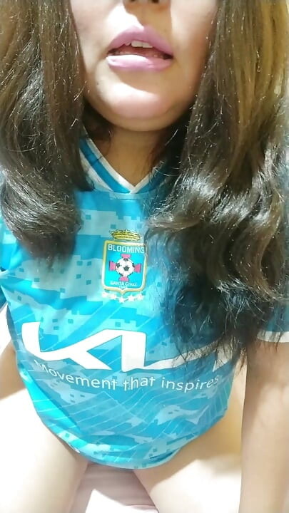 Mengaku ngelakuin apa yang aku lakukan di kamar mandi umum sama temanku