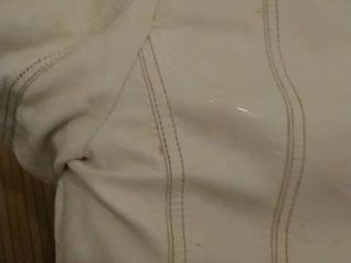 Sperma op mijn vriendin witte leren jas