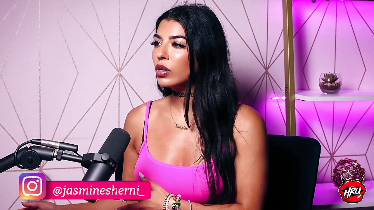 من ممرضة العناية المركزة إلى نجمة بوليوود الكبار: التحول الوظيفي البري لياسمين شيرني