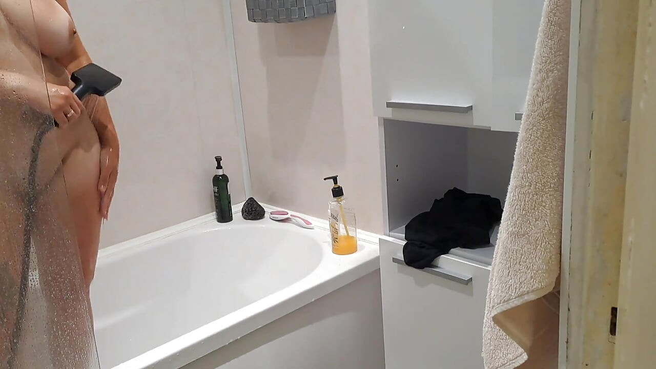 Looking for My Teen Step Sister and Jerking off