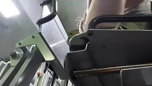 Jucielussie lagi olahraga di gym