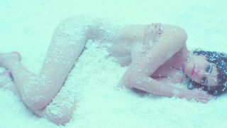 Eva Green - oiseau blanc dans une tempête de neige