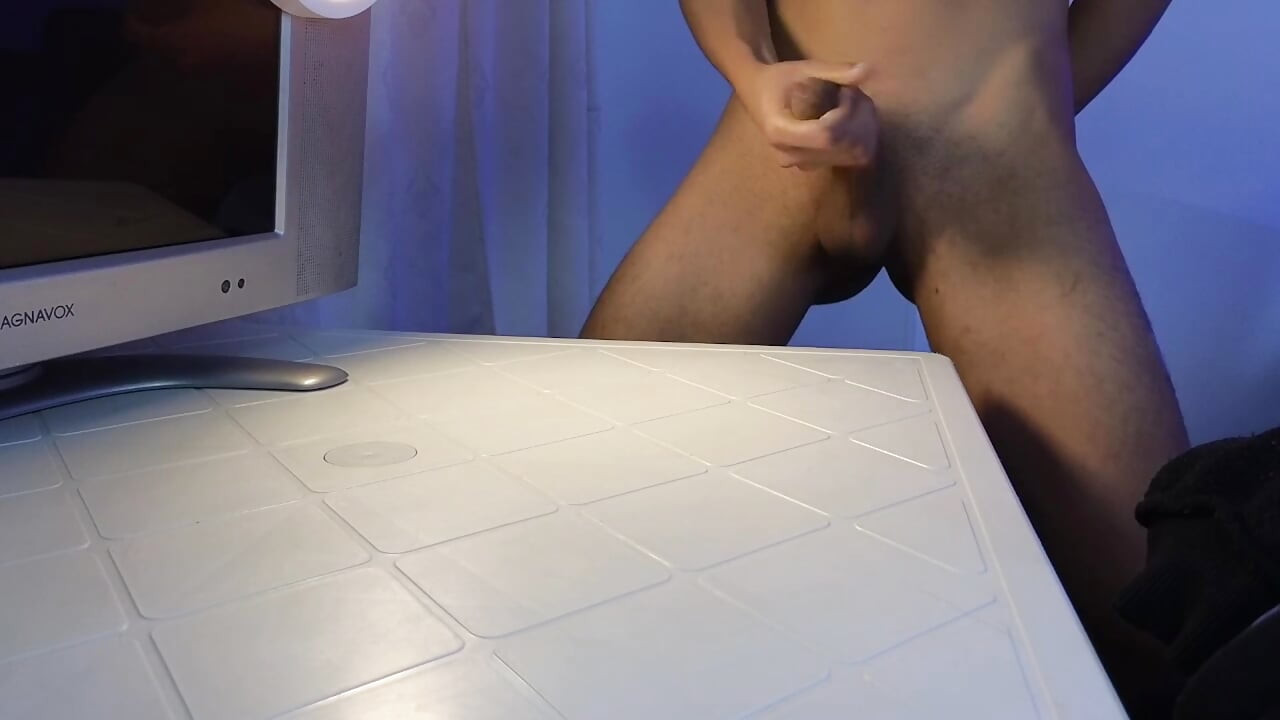 Air Mani Ada Di Atas Meja