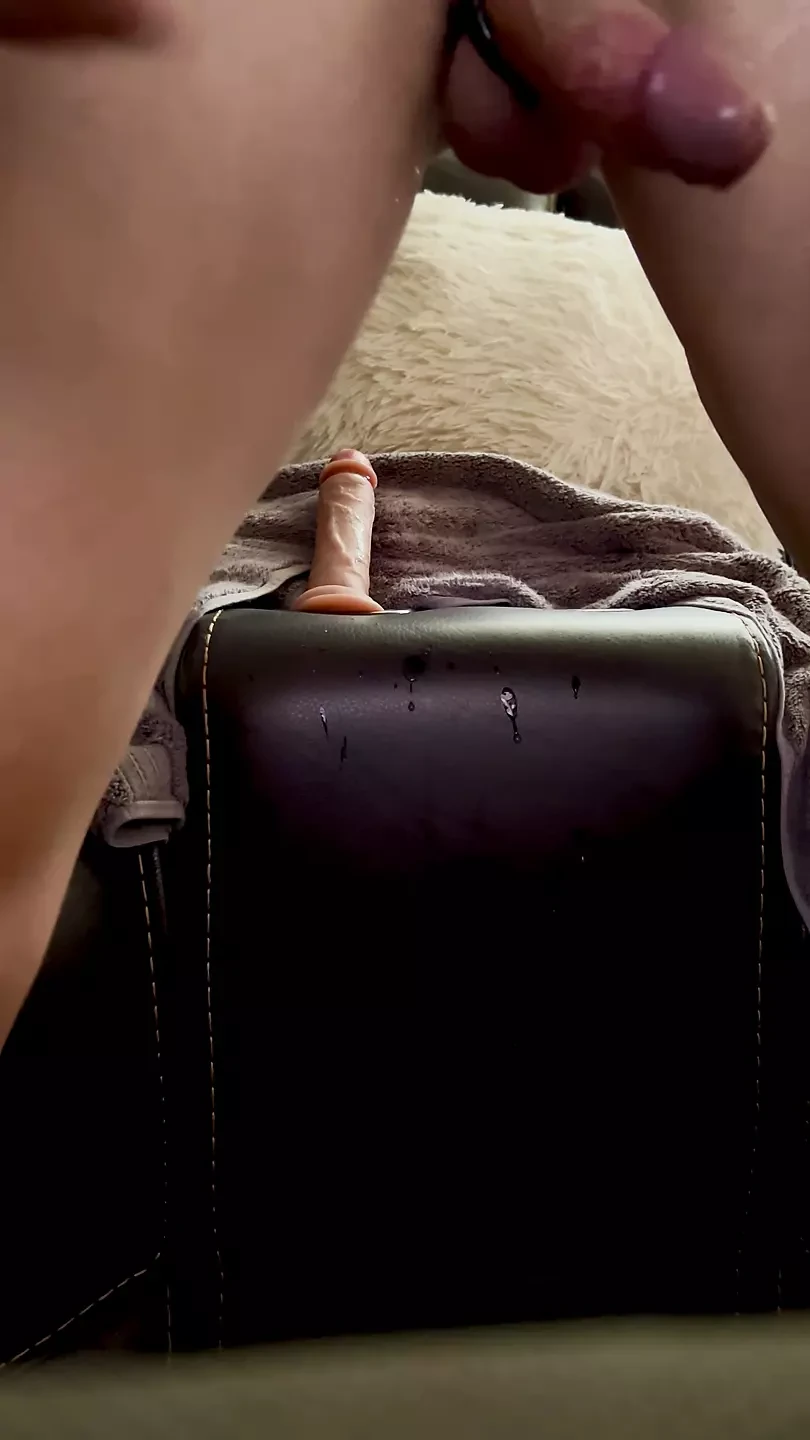Bara dildo mera viry aur bhi jyada nikalta hai
