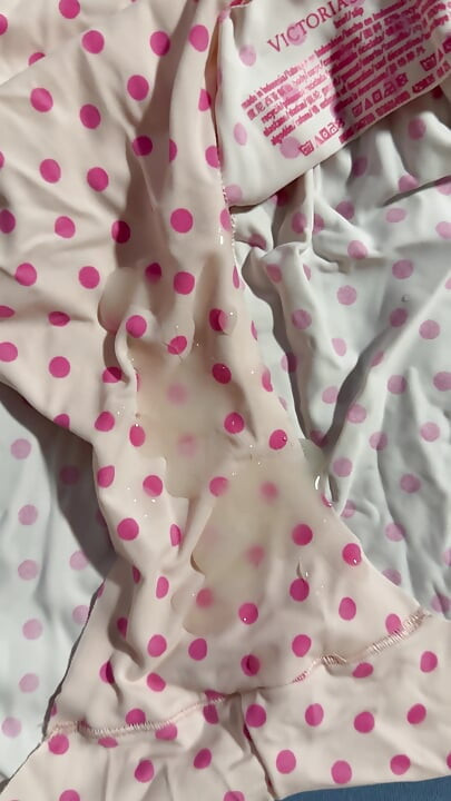 Leche en las bragas de la esposa 44