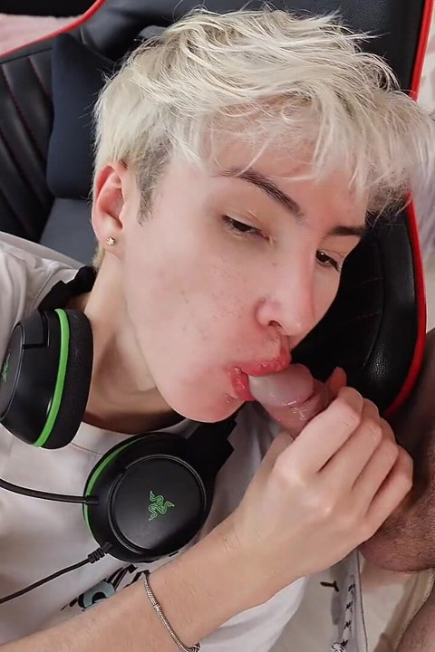 I Didn't Want to Wash the Dishes, so My Stepfather Fucked Me with His Huge Cock.