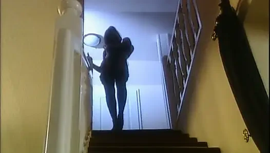 Fantastik azgın orta yaşlı seksi kadın büyük nostaljik boşalınmış bir yarağı emiyor ve sikiyor