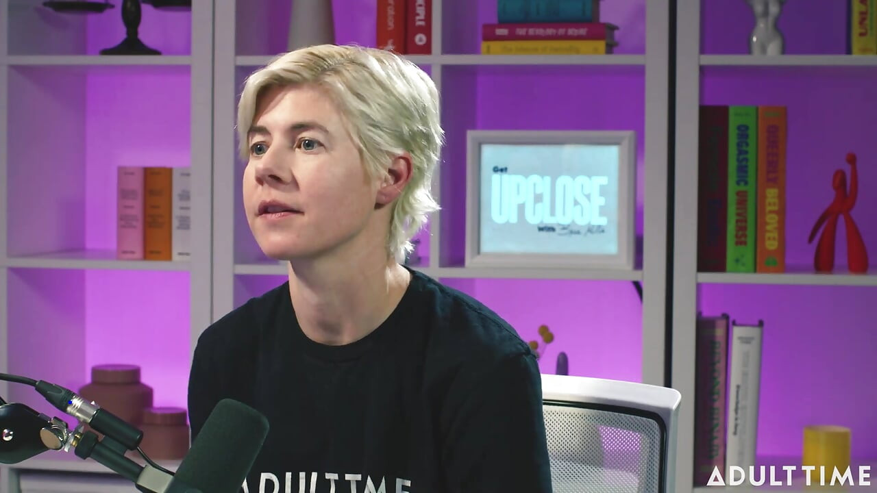 Hailey Rose: Tumblr, Swingers e o Incidente do Cereais, o podcast Adult Time