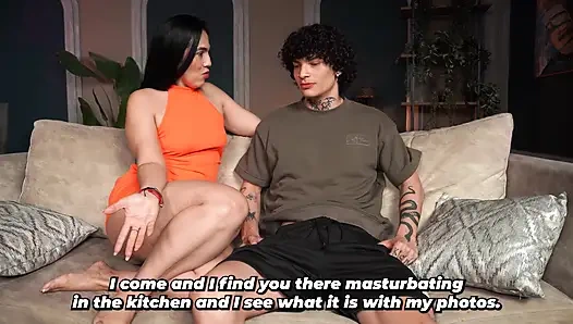Vollbusige stiefmutter erwischt stiefsohn beim masturbieren und beschließt, wie sie ihm helfen kann