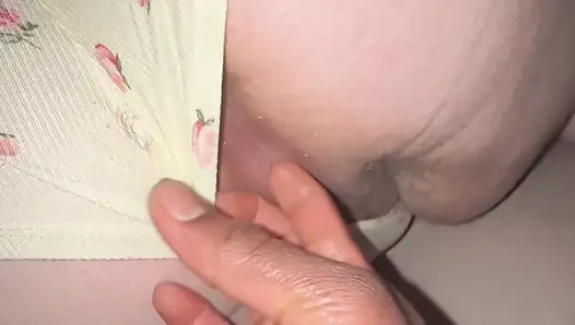 Meine beste freundin bat mich, in ihre rosa enge muschi zu kommen