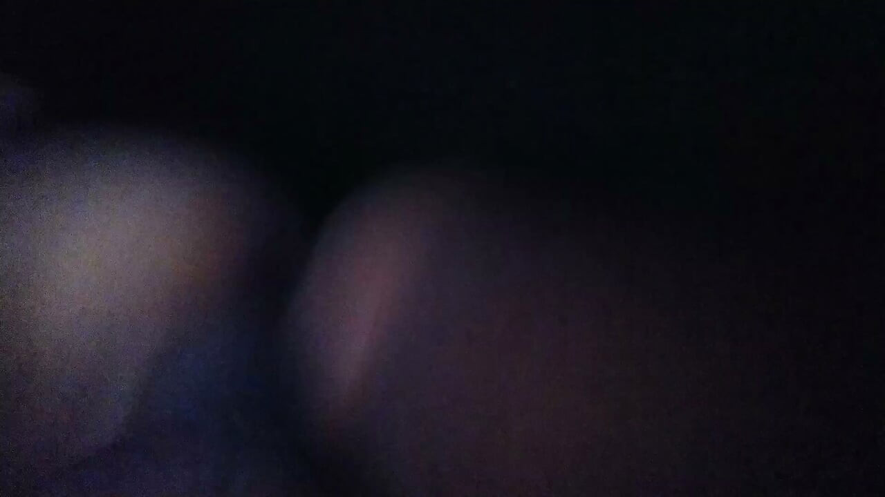 esposa apanhada a foder o amigo do corno e ele junta-se para um creampie também