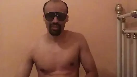 Seni sonuna kadar izlemeye devam edecek cazibe ve azdırma ile dolu samimi bir an