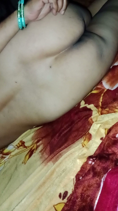 Desi Indian Mom Big Ass Showing Her Black Juicy Holes