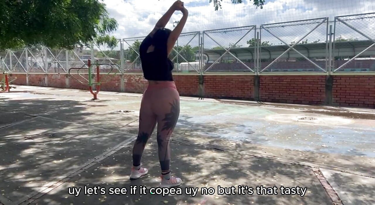 Big-assed Colombian anal sex with a stranger in a public park in colombian